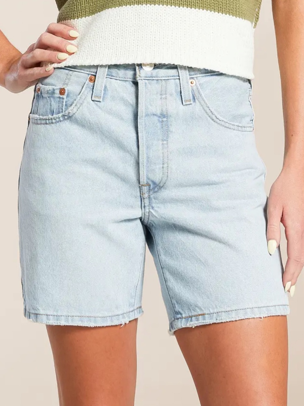 NWT 501 Mid Thigh Levi’s Shorts